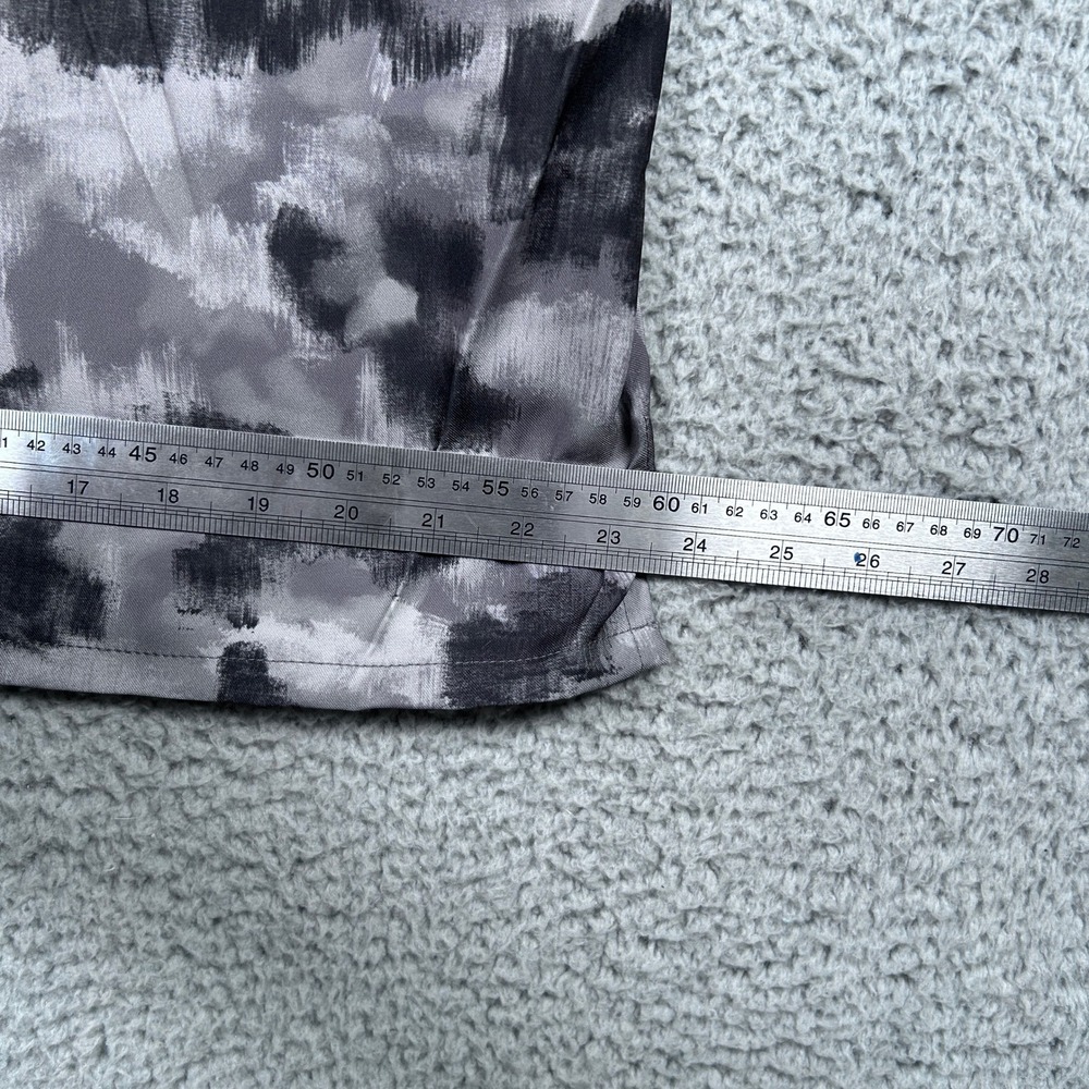 Fabletics Abstract Camo Shirt Mens XXL Grey V-Neck Performance Scrub Top 01847 - Picture 7 of 8